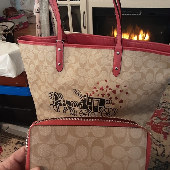 Coach 3 piece set - Picture 5 of 9